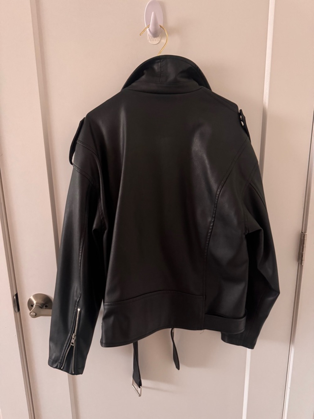 Simons TWIK Black Faux Leather Moto Jacket size Large like new - Picture 3 of 3